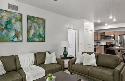Downtown Salt Lake City Apartment | Central City Luxury-2BR/2BA Pool/Htub/Gym/Parking