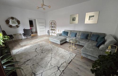 Three Oaks Apartment | Central City Residence