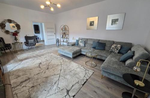 Three Oaks Apartment | Central City Residence