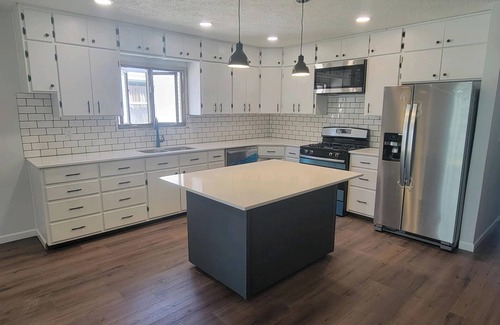 Bismarck House | Central City Retreat - Spacious four bedroom home, Sleeps 12, Family-friendly