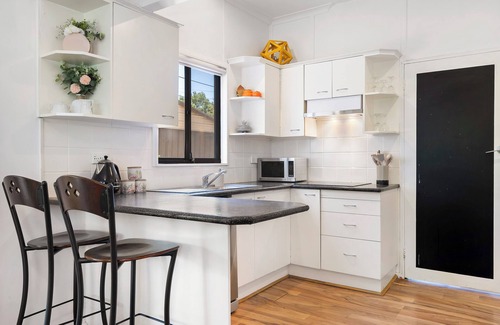 Narrabundah House | Central Classy and Tranquil Retreat