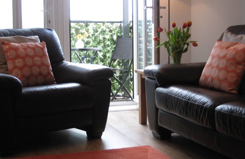Chester Apartment | Central, Clean, Parking and Balcony