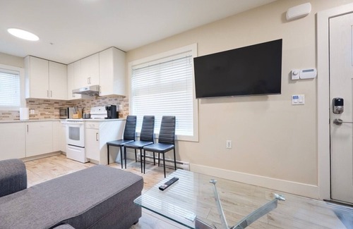 Sunset House | Central Coach house in heart of Vancouver.