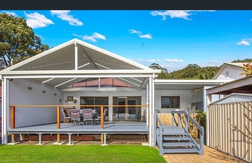 Woy Woy Bay House | Central Coast Absolute Waterfront Cottage with Private Jetty