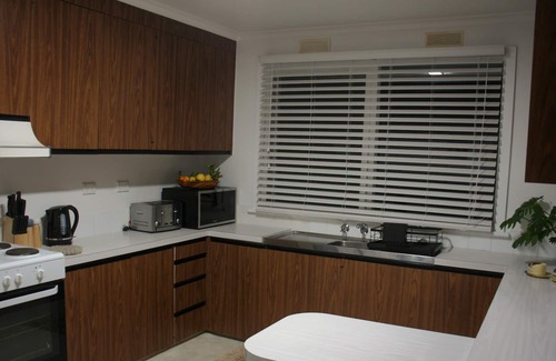 Hamilton House | Central Comfort for a Family or Work Wind Down