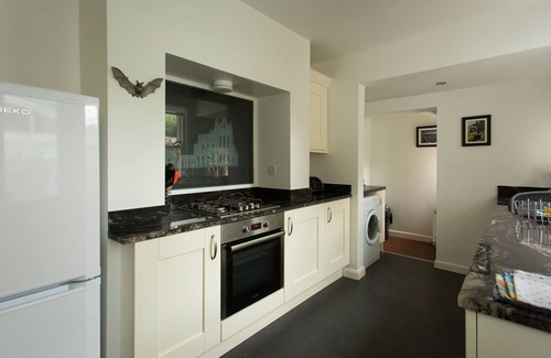West Cliff House | Central, comfortable, spacious period house 8 + cot, 5 bed/3 bath, free parking