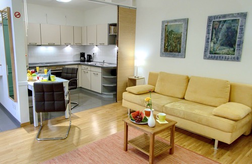 Innere Neustadt Apartment | Central, comfy & quiet apartment with patio incl. bicycles, Internet & washer