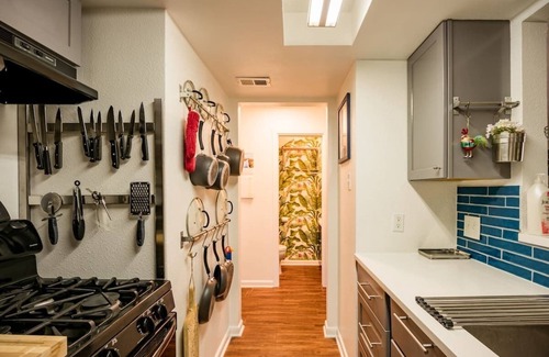 Brentwood Condo | Central Condo w/Patio, Walk to Shops and Food NEW