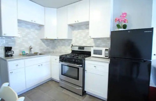 Shearer Hills - Ridgeview House | Central & Convenient, Airport-5Min, Anywhere-10Min