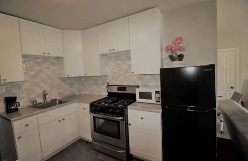 Shearer Hills - Ridgeview House | Central & Convenient, Airport-5Min, Anywhere-10Min