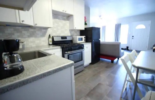 Shearer Hills - Ridgeview House | Central & Convenient, Airport-5Min, Anywhere-10Min