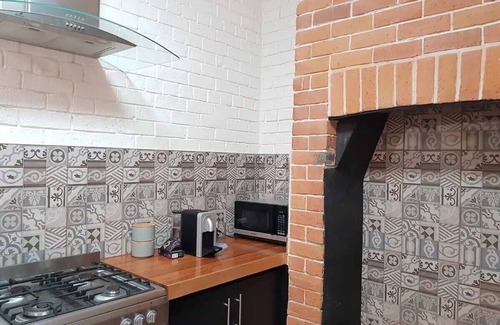 Albury House | Central, cosy and private Wyse Cottage