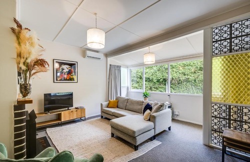 Napier House | Central Cottage - Napier Holiday Home