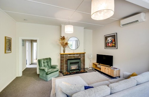 Napier House | Central Cottage - Napier Holiday Home