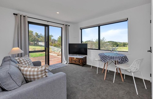 Mangawhai Apartment | Central Couples Retreat - Mangawhai Heads Unit