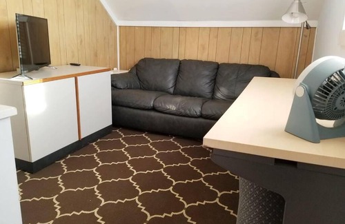 Lafayette House | Central, Cozy, Comfort & Convenience.