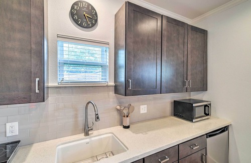 Greater Heights Apartment | Central & Cozy Houston Studio - Pets Welcome!