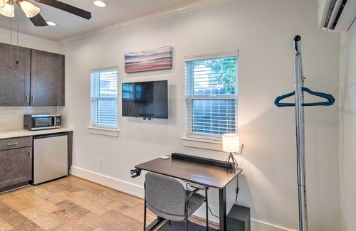 Greater Heights Apartment | Central & Cozy Houston Studio - Pets Welcome!
