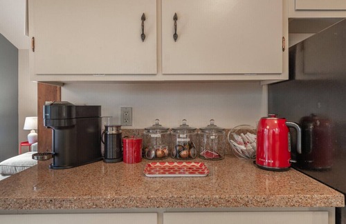 Ridgewood House | Central & Cozy Pet-Friendly Cabin w Fenced In Yard