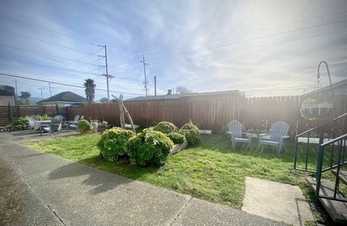 Arcata House | Central Craftsman Apartment