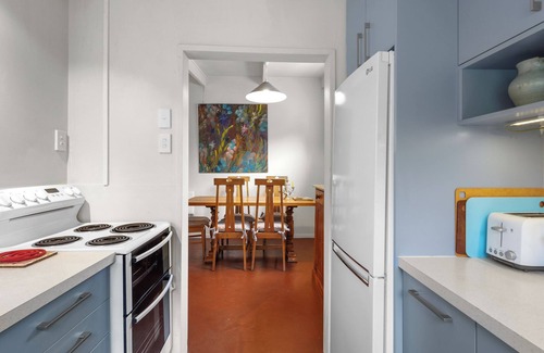 Linwood House | Central Cutie - Christchurch City Cottage