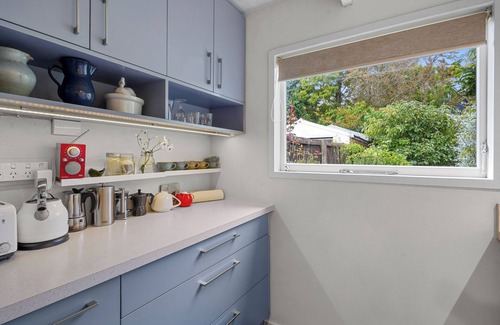 Linwood House | Central Cutie - Christchurch City Cottage