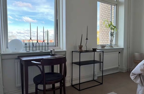 Centrum Apartment | Central Design Apartment - Near Ullevi and Heden with Balcony