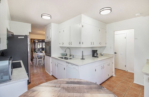 Southeast House | Central Denver 4 bedroom Sleeps 8 Relaxation Zone Close to Everything!