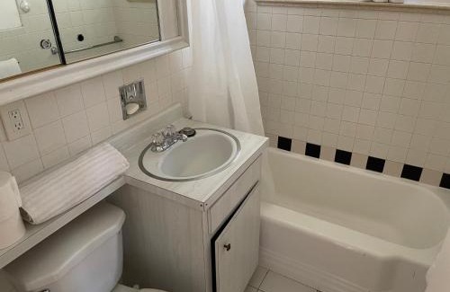 Ruby Hill House | Central Denver Master Room 24 hour self check in