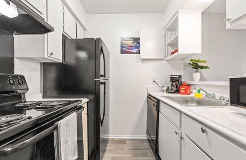 Park Central Apartment | Central DFW 1 Bed Apt!