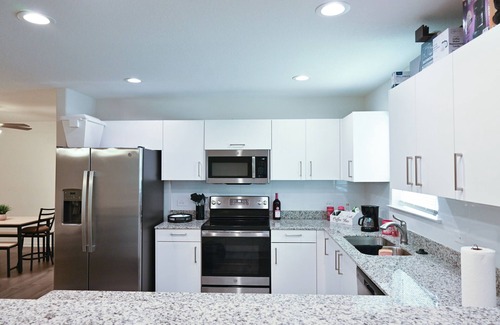 Arlington House | Central DFW Townhouse: 4BD/2BA Amazing Location