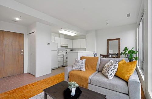 Downtown Vancouver Apartment | Central Downtown Highrise Condo