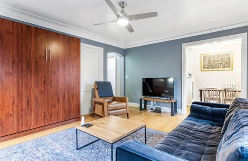 Goose Hollow Apartment | Central Downtown Studio with Vintage Charm near Train
