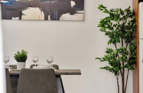 Downtown Edmonton Apartment | Central DT 2BR » Free Parking » Billiards » Gym