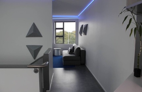 Dunedin City Centre Apartment | Central Dunedin Modern Penthouse by Aotearoa Escapes