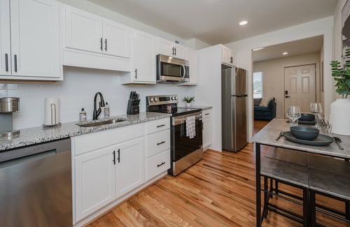 Civil Rights Historic District Condo | Central Duo Suites B & C- Groups/Parking/King Beds