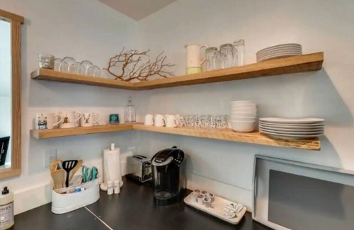 Franklin House | Central Duplex Pet Friendly Walkable Coffee Spots