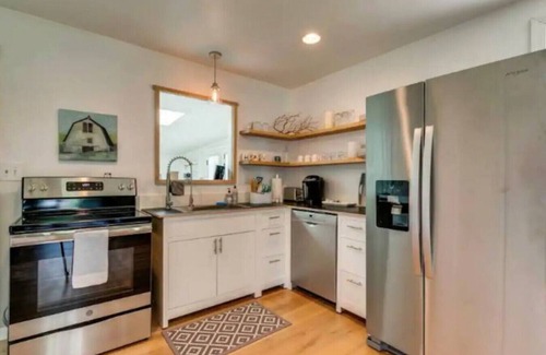 Franklin House | Central Duplex Pet Friendly Walkable Coffee Spots