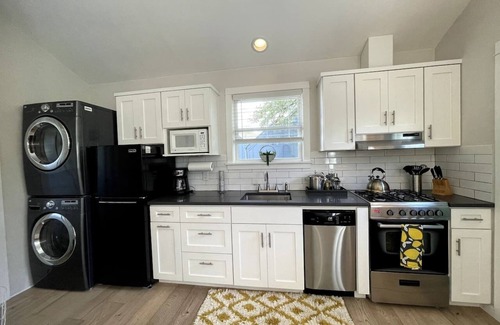 Blackshear-Prospect Hill Apartment | Central East Austin Abode | Modern Comforts + More