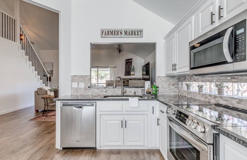 Edmond House | Central Edmond ~Boho, modern style with loft & fire pit in large backyard~