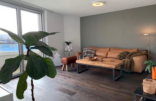 Biel House | Central & Elegant Room in Biel