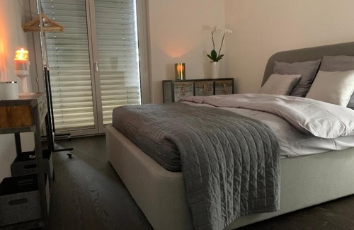 Biel House | Central & Elegant Room in Biel