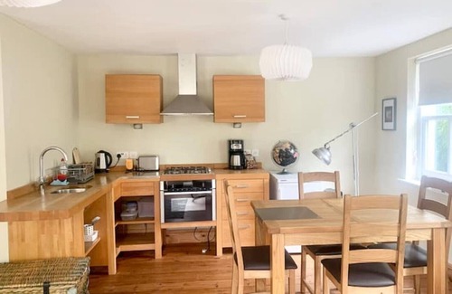 Ely House | Central Ely 3 bed 2 bathroom smart apartment