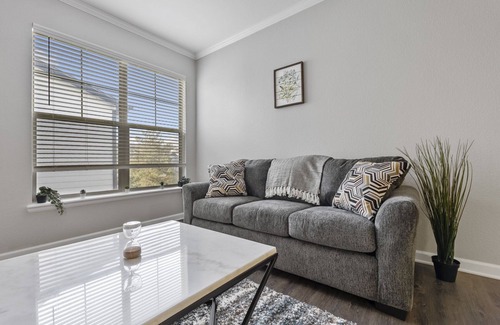 Englewood Apartment | Central Englewood's 1BR Retreat