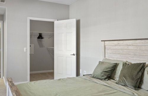 Englewood Apartment | Central Englewood's 1BR Retreat