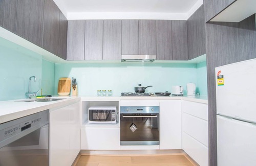 Epping Apartment | Central Epping Retreat | Walk to Train, Dining, Shops