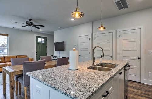 Fayetteville House | Central Fayetteville Home Near Attractions!
