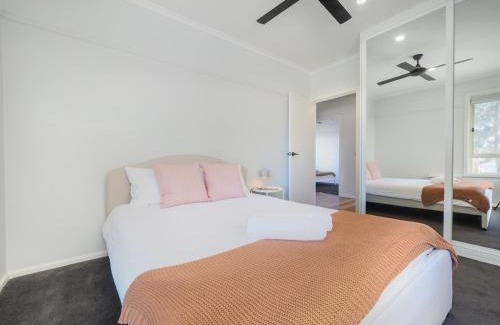 Forest Hill Villa | Central Forest Hill 3br2ba Houseparking