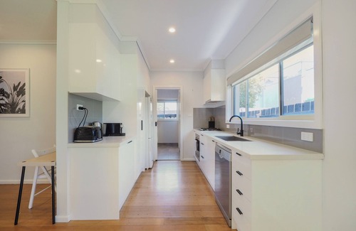Forest Hill Villa | Central Forest Hill 3BR2BA House+Parking