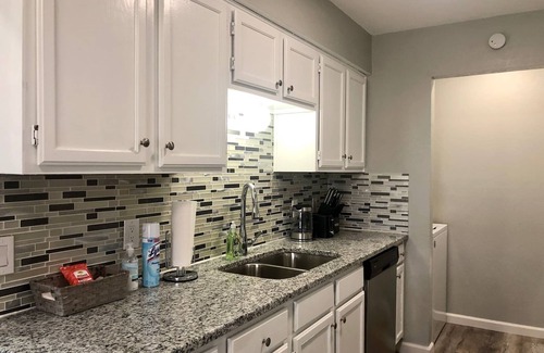 Frisco House | Central Frisco-Full renovated cozy&nice half duplex 3bed|2bath free wifi&parking